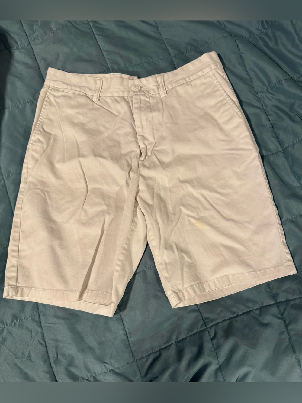 Old Navy Men's Cream Flat-Front Chino Shorts